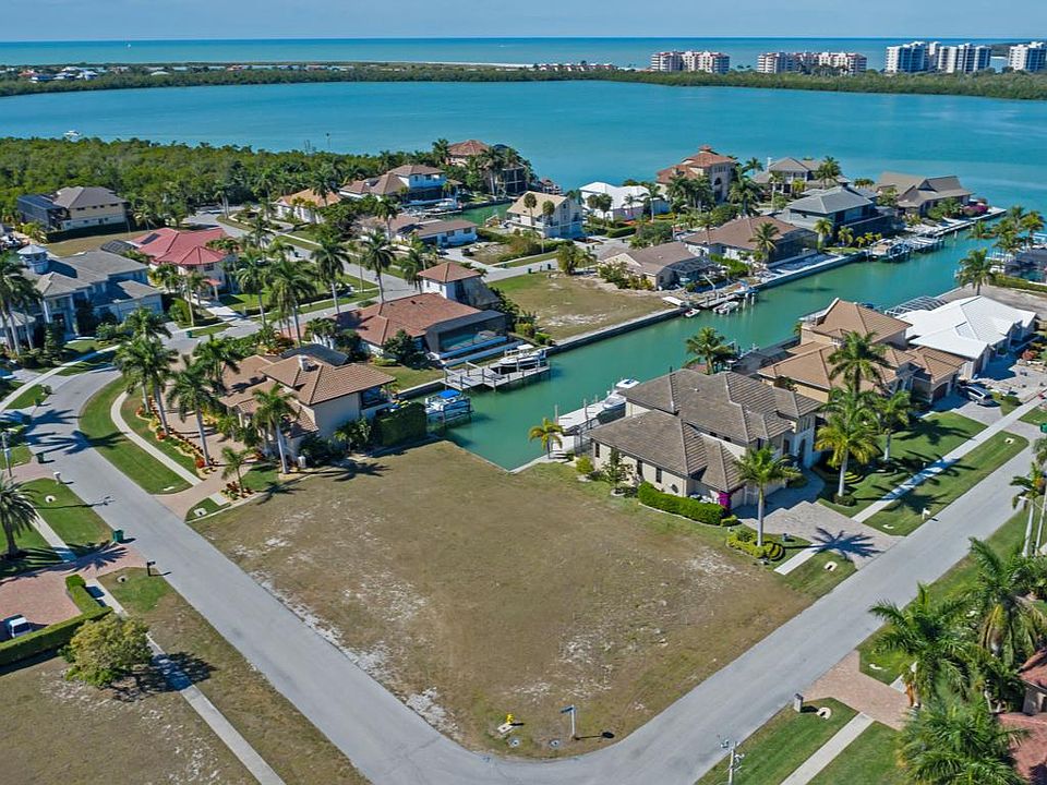 1st image of 900 Hyacinth Ct