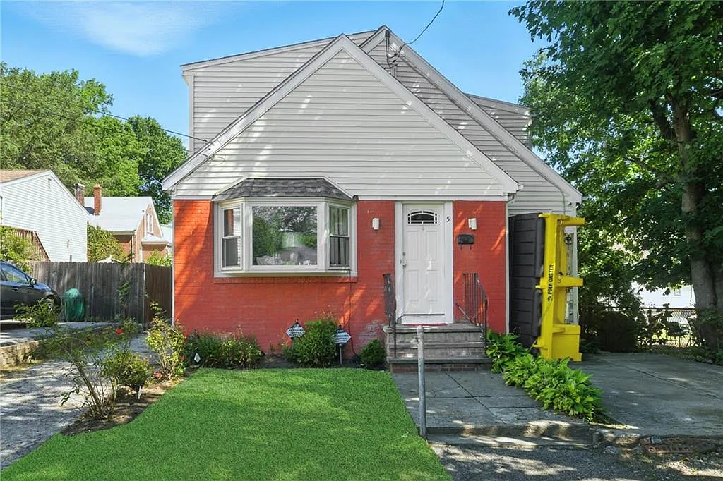 3 bed, 1.0 bath, 900 sqft, $2,000 — Photo 3