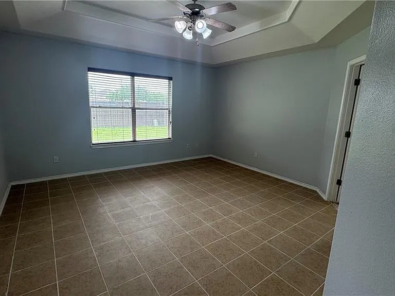 3405 Santa Monica — Photo 12
