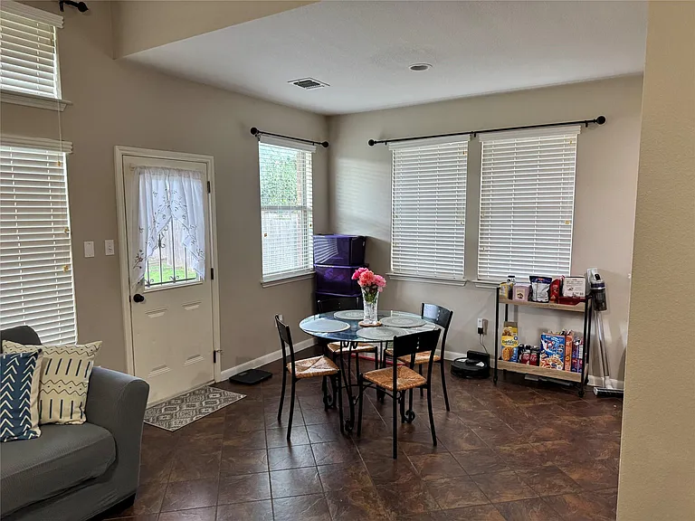 112 Latitude Ln — Photo 5