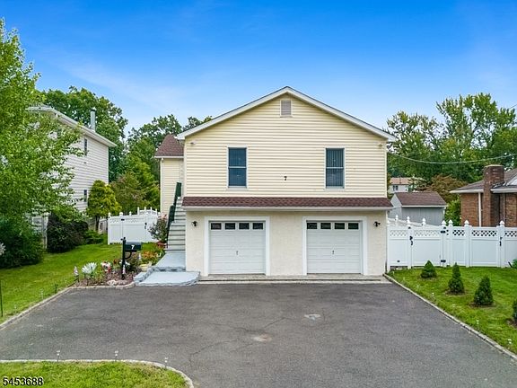 4th image of 7 Henoch Ave