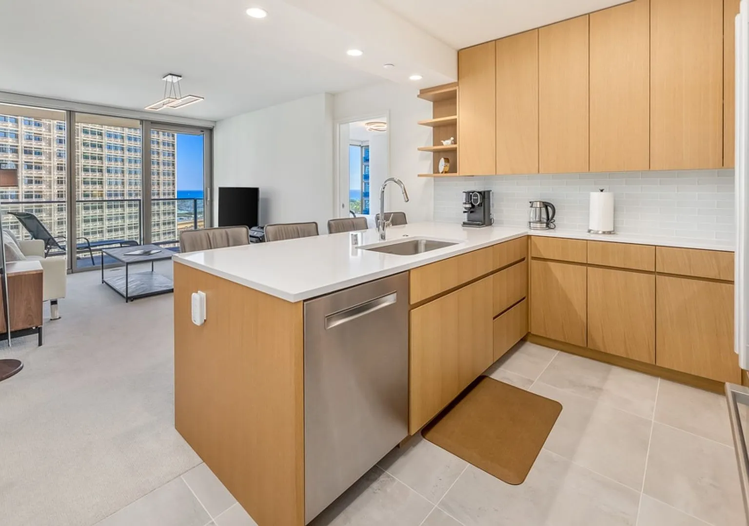 Sky Ala Moana #1701: Spacious Condo w/ Ocean Views — Photo 4