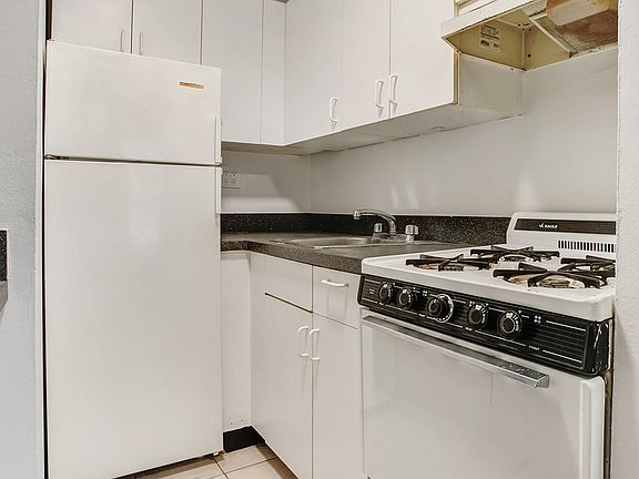 4th image of 348 W 47th St APT 4B