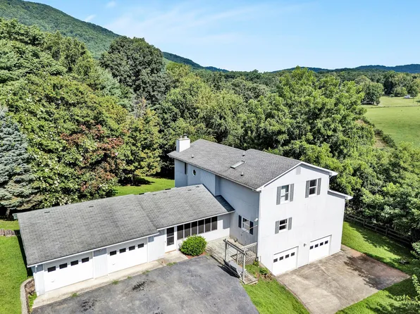 5300 Rock Hill Dr, Roanoke, VA 24014