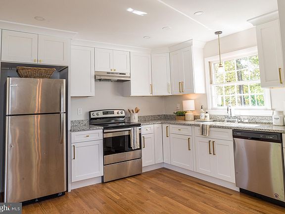 5th image of 17415 Applewood Ln