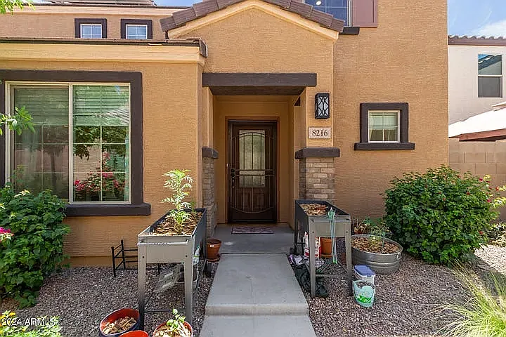 8216 W Albeniz Pl — Photo 2