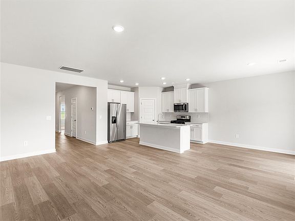 4th image of 1648 Erindale Dr