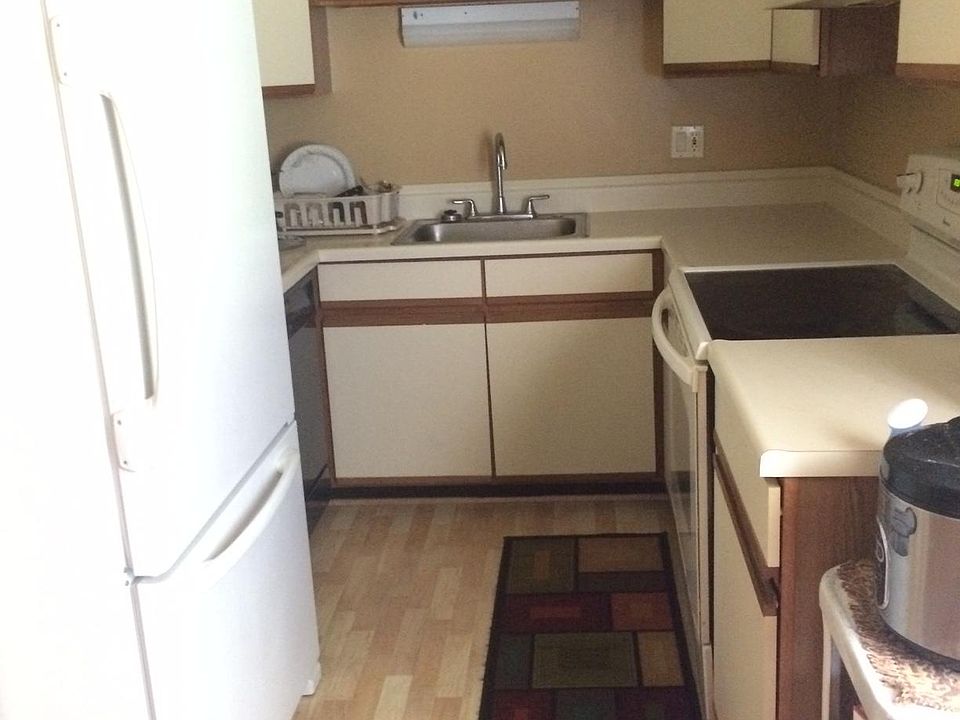1st image of 706 E Fox Hills Dr
