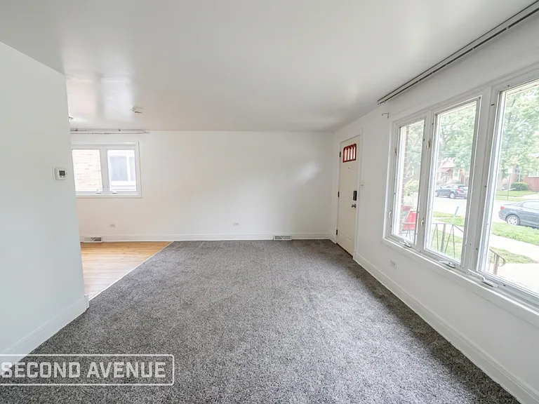 10935 S Buffalo Ave — Photo 2