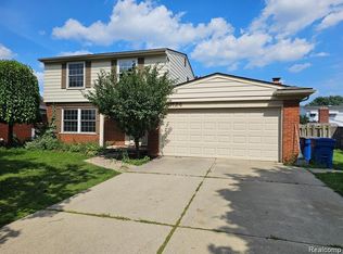 30124 Barbary Ct, Warren, MI 48093