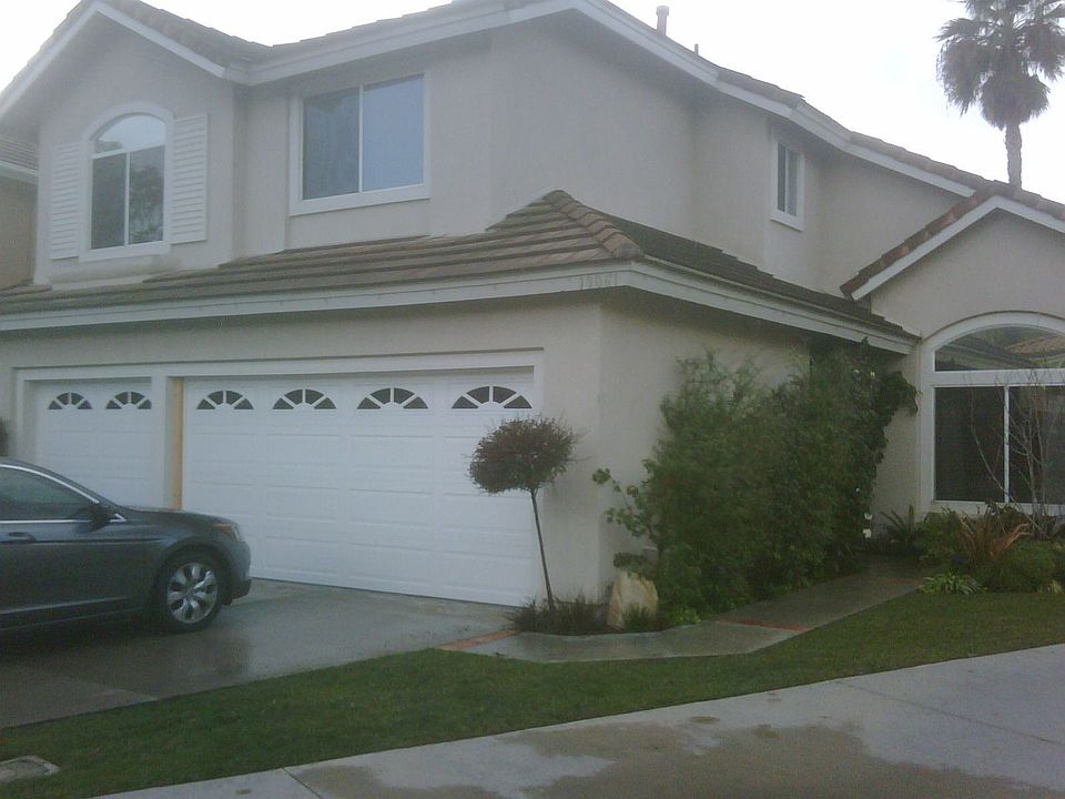 2 story w/ 3 car garage