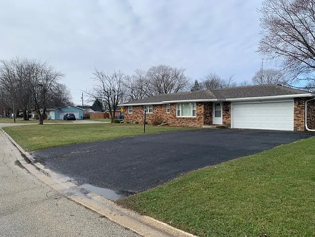 4 bed, 1.5 bath, 1331 sqft, $2,200 — Photo 3