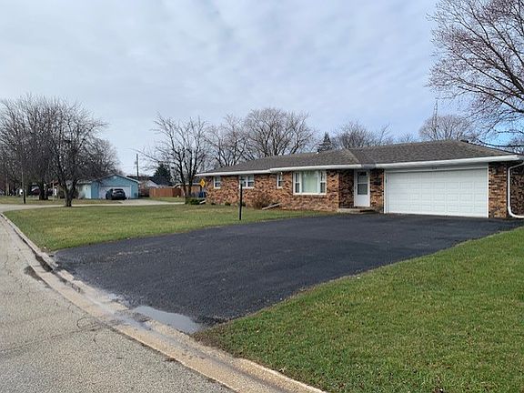 3rd image of 615 Hemlock Ln