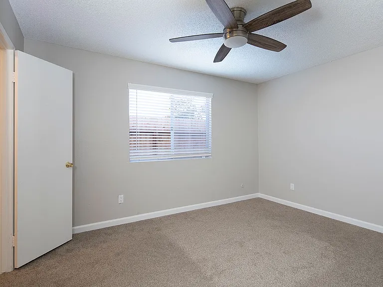 Madison Court Apartments — Photo 30