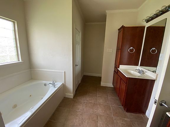 5th image of 13801 Parkway Dr