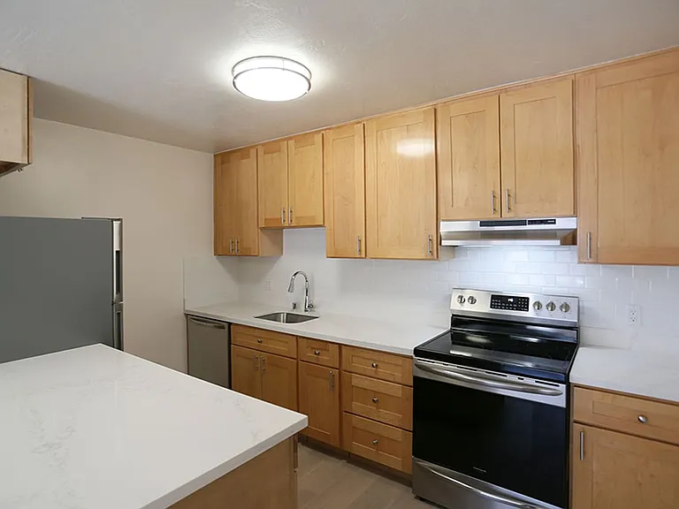 401 Vernon St — Photo 2