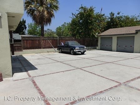 2nd image of 1418 1/2 N Avenue 47