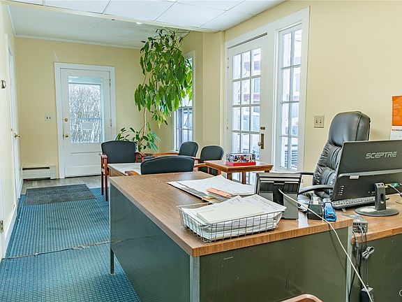 5th image of 233 Cedar St