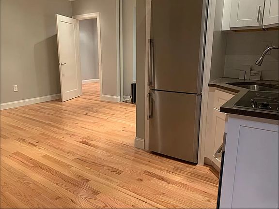 3rd image of 1413 York Ave APT 10