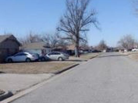 Exterior Neighborhood (street photo)