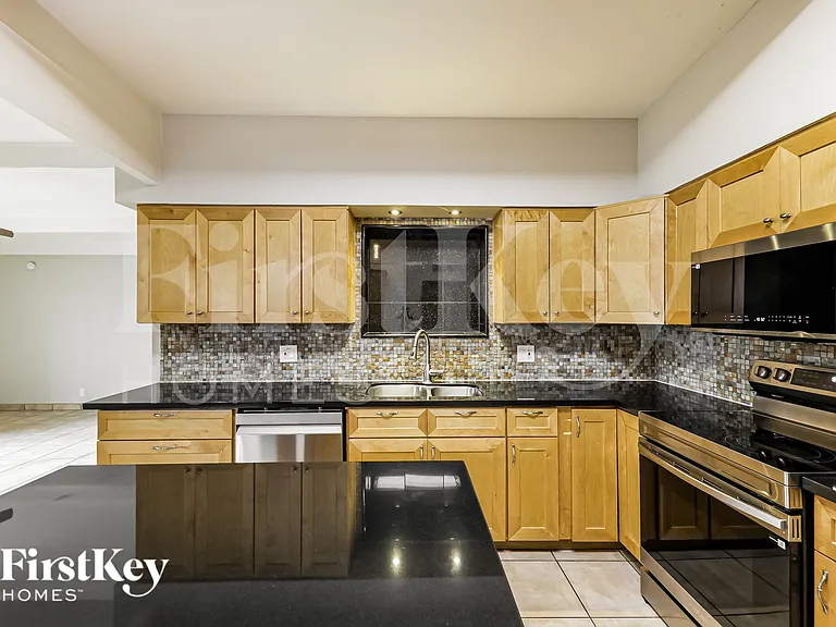2028 W Schell Dr — Photo 6