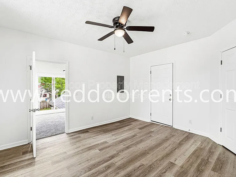 389 N Main St #E — Photo 8