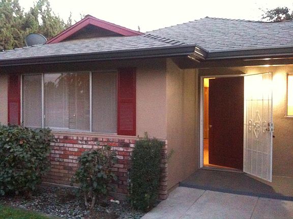 frnt of Home/ Newer exterior paint