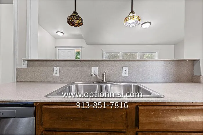 403 Shawn Dr — Photo 4
