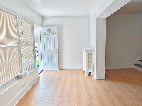 3rd image of 2653 S Daggett St