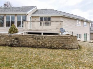 112 Buckingham Ct #212, Cambridge, WI 53523