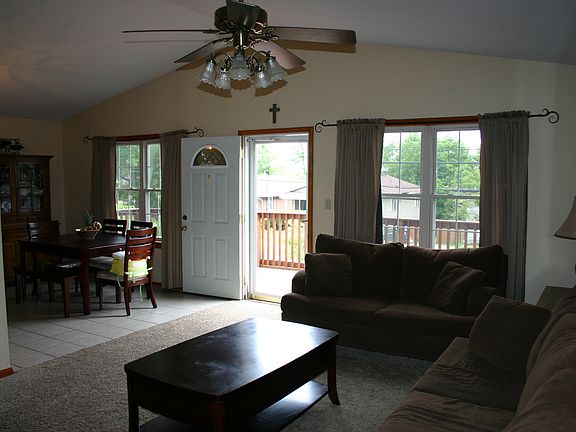 3rd image of 423 Fulmer Ave