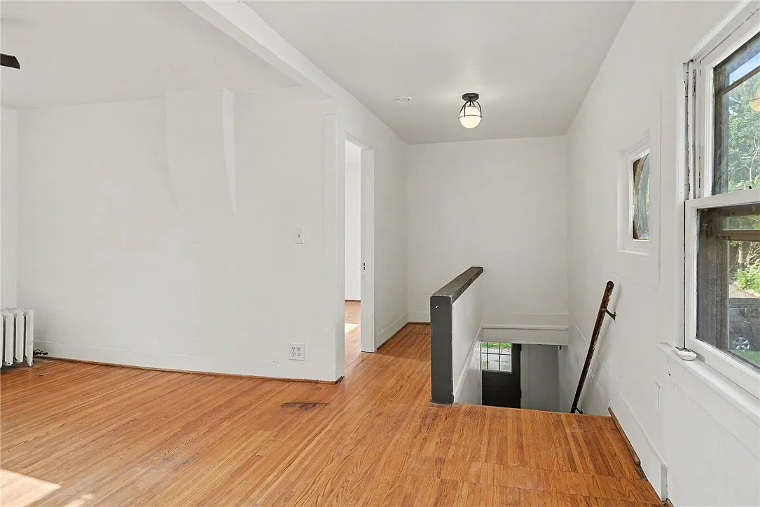 2 bed, 1.0 bath, 1146 sqft, $1,750 — Photo 3