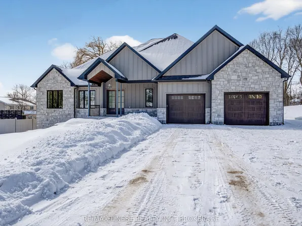 371 Maple Ridge Dr, Kingston, ON K7M 5P1