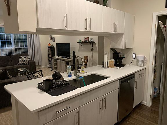 4th image of 43810 Eagle Bend Sq #211