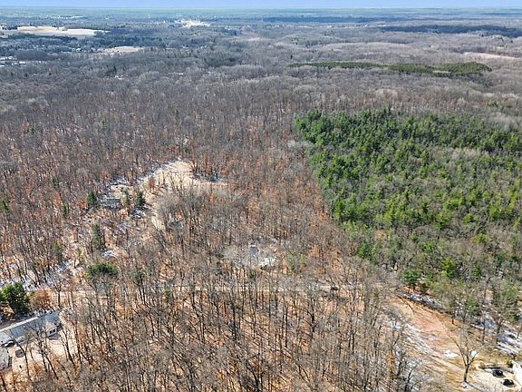 5th image of 810 E Three Mile Rd