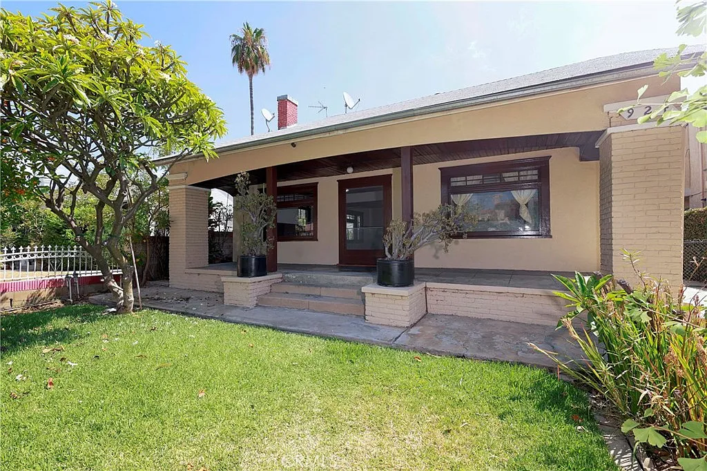 3 bed, 1610 sqft, $3,800 — Photo 2