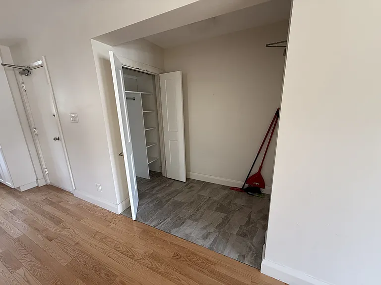 371 Churchill Ave N — Photo 3