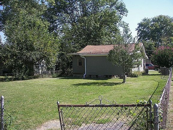 2nd image of 2601 Dayton St