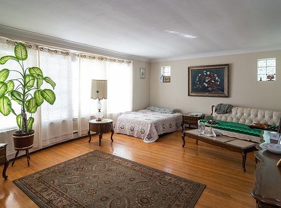 4th image of 1648 Clarence Ave