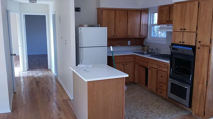 Rented by Halvatzis Realty | media 5