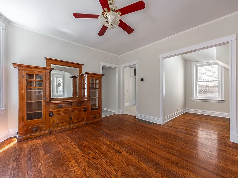 2110 N Avers Ave — Photo 4