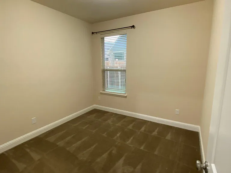 15517 Pioneer Bluff Trl — Photo 17