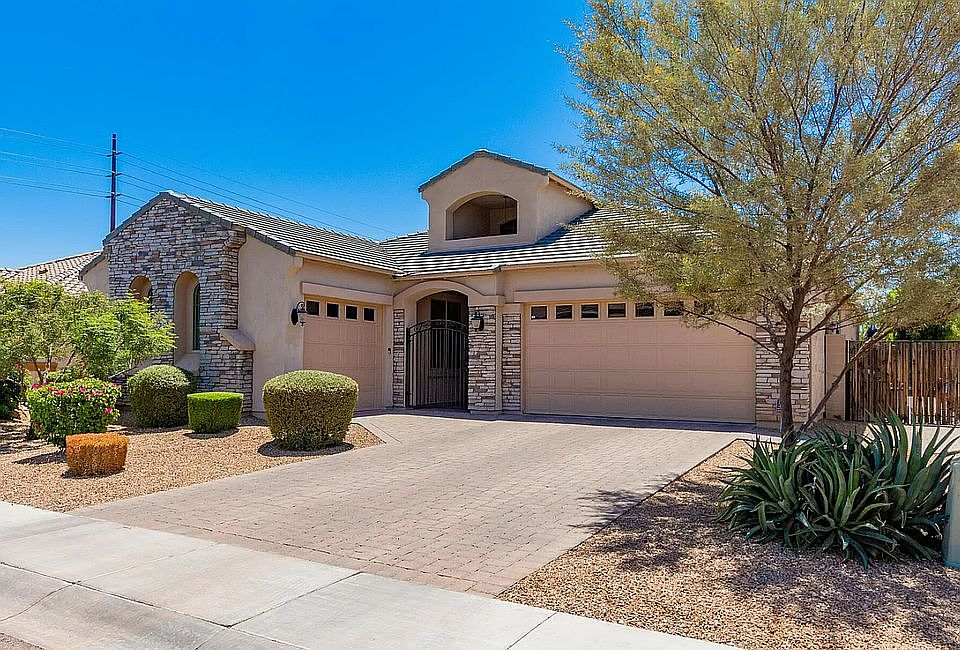 1st image of 263 E Crescent Pl