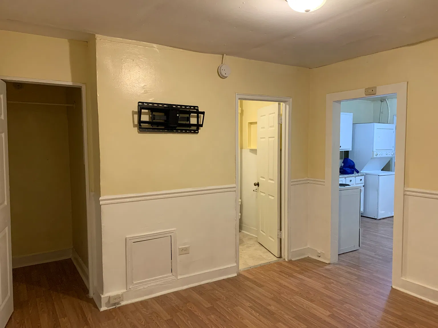 2 bed, 750 sqft, $700 — Photo 2