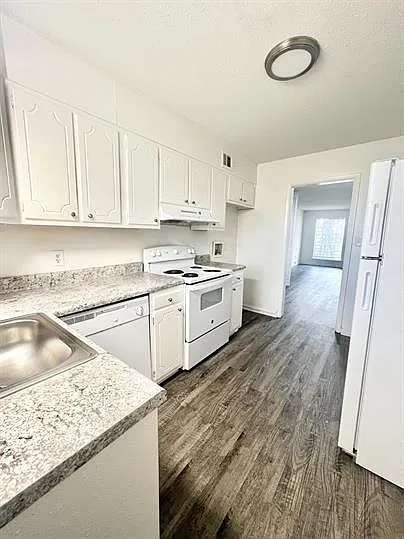 3277B Warringwood Dr — Photo 6
