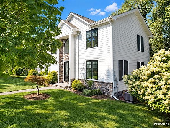 3rd image of 83 Holland Avenue