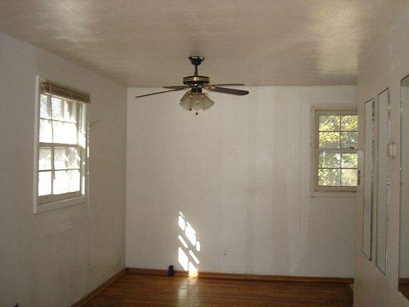3rd image of 216 Hughes St
