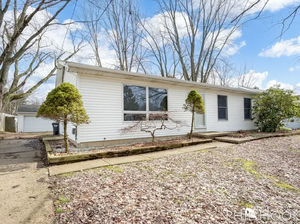 6809 Bluegrass St, Portage, MI 49024