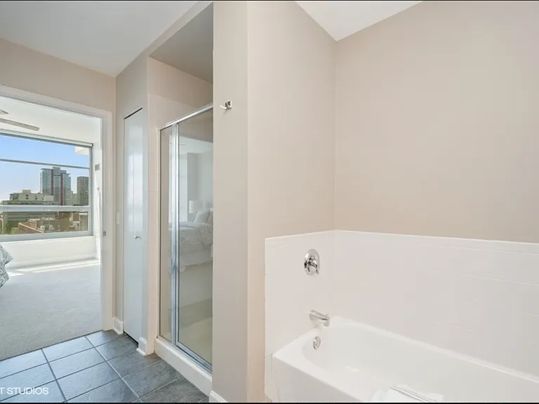 1600 S Prairie Ave #1007 — Photo 9
