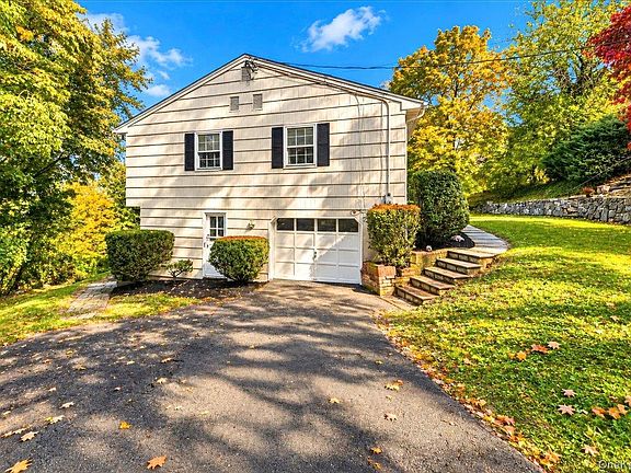 3rd image of 7 Meadowbrook Drive